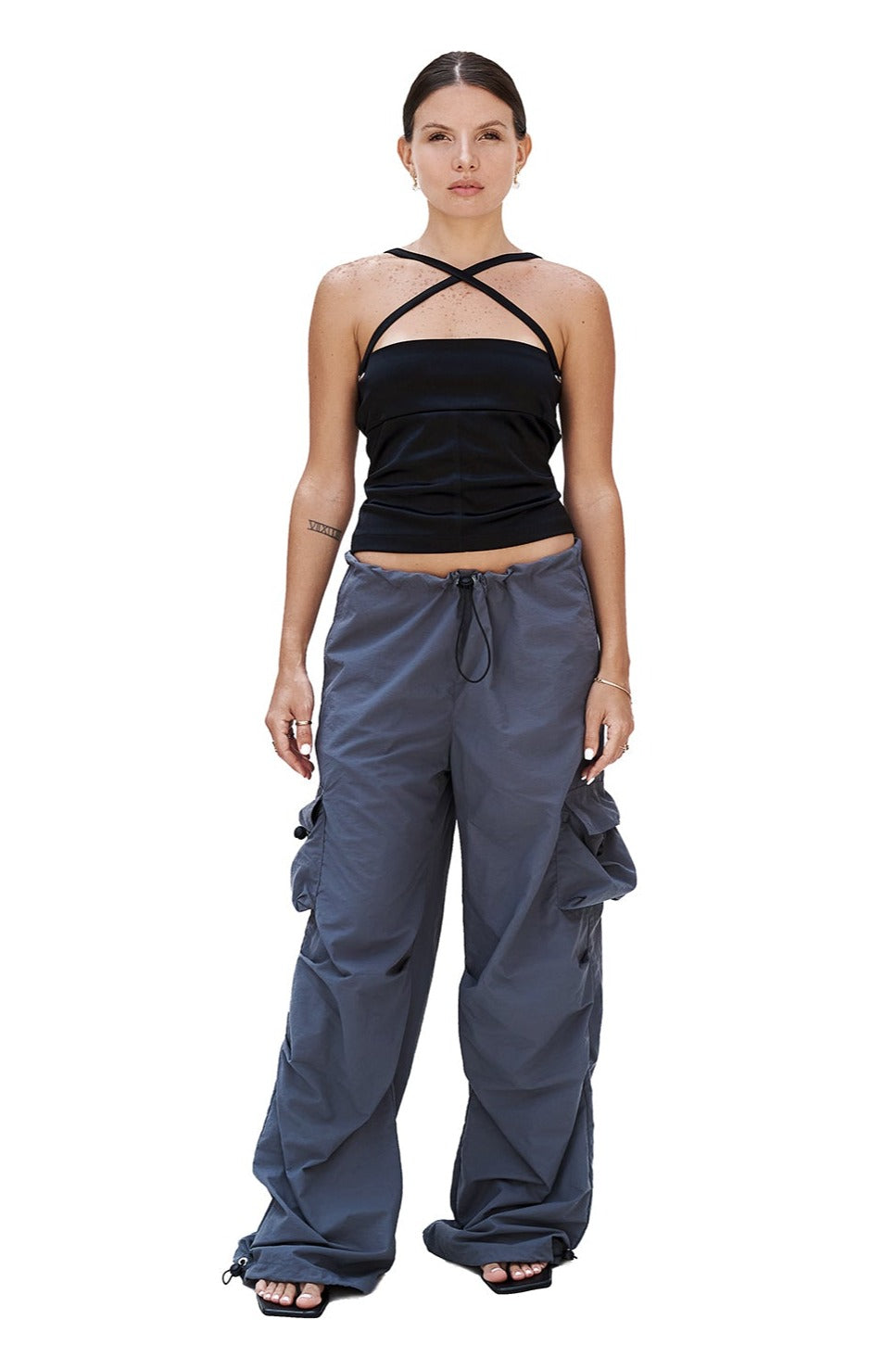 PANTALON PARACAIDAS GRIS